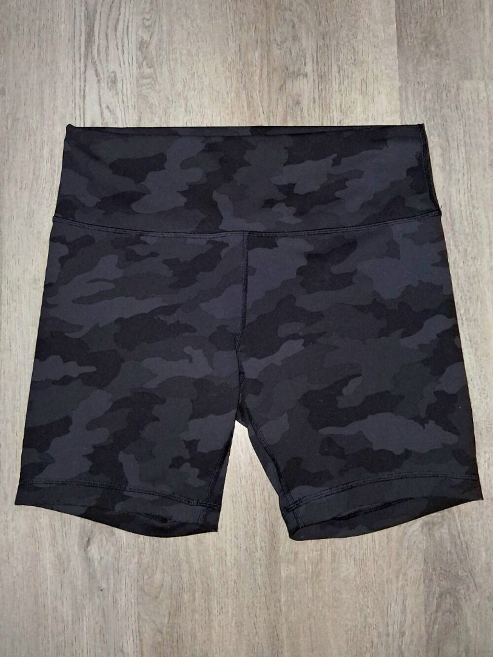 Lululemon Black Camo Bike Shorts Size 14 Active Athletic Shorts Camouflage